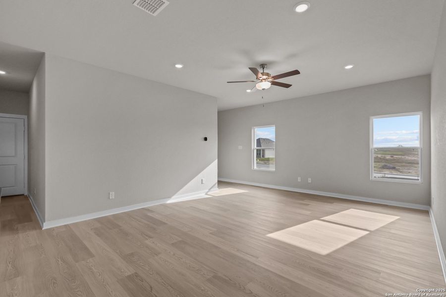 Spacious, unfurnished interior of a new home in Garden Grove, Schertz (Image 33).