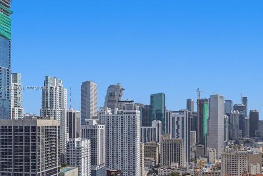 Condo located in Miami, FL showcasing its design and architecture (Image 28).