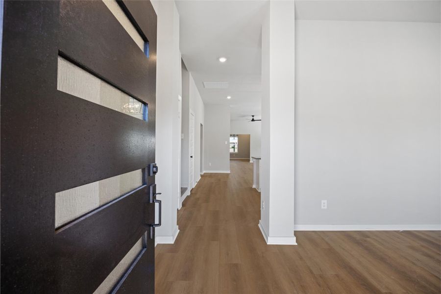 Spacious, unfurnished interior of a new home in Kendall Lakes, Alvin (Image 27). Spacious, unfurnished interior of a new home in Kendall Lakes, Alvin (Image 27).