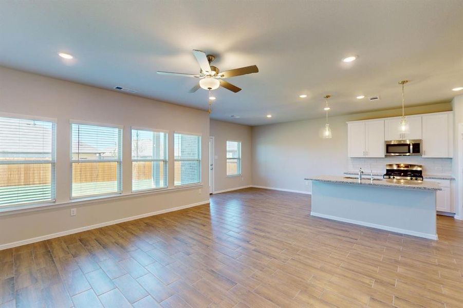 Spacious, unfurnished interior of a new home in Sanderos, Fort Worth (Image 13). Spacious, unfurnished interior of a new home in Sanderos, Fort Worth (Image 13).
