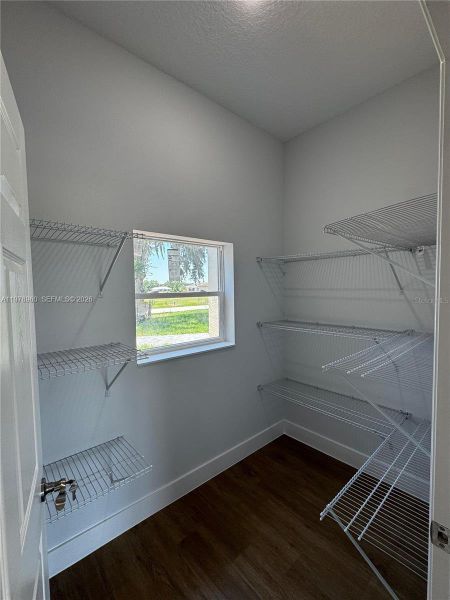 Spacious, unfurnished interior of a new home in , Sebring (Image 15).