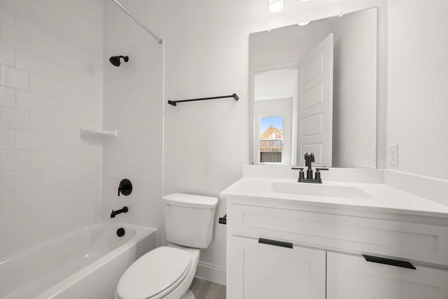 The Overlook Full Bath