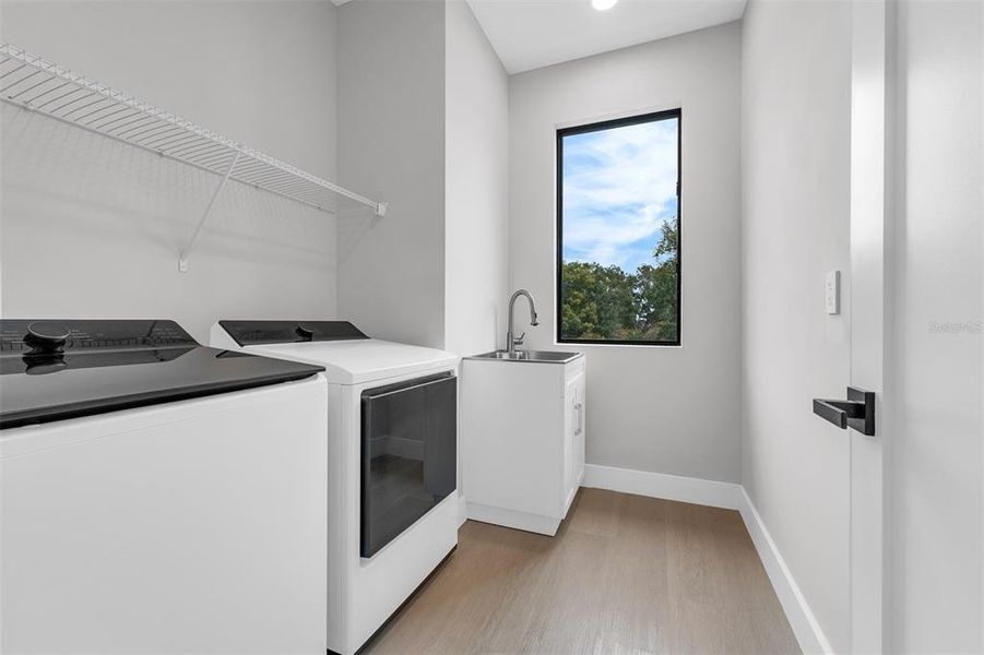 Furnished interior view inside a new home in , Orlando (Image 5).