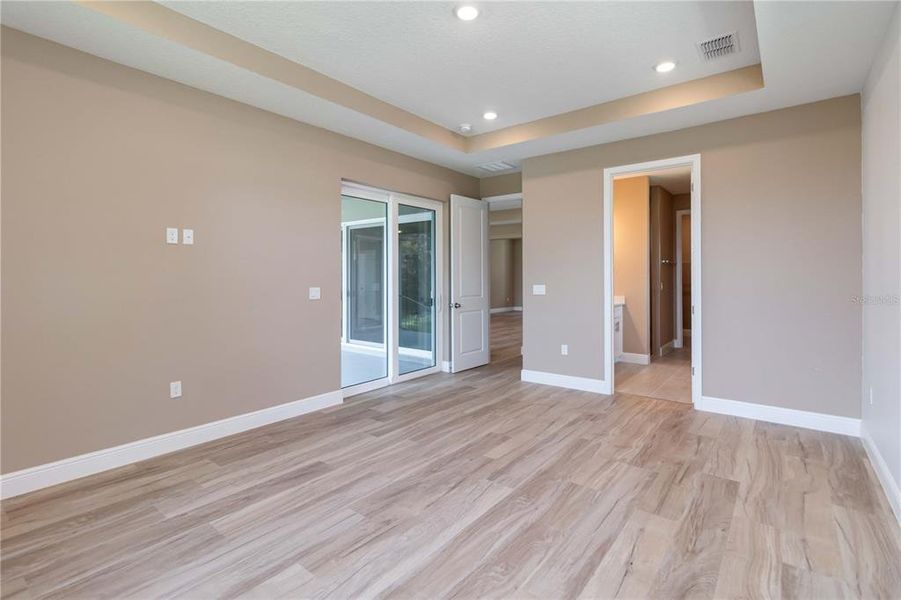 Spacious, unfurnished interior of a new home in , Clermont (Image 22).