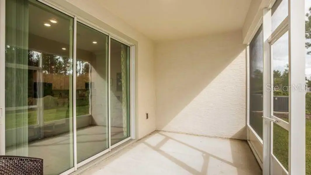 Exterior details and patio area of a home in Oakstone Farms, Leesburg (Image 3).