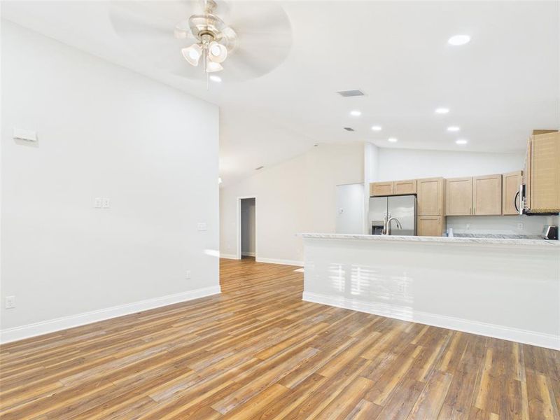 Spacious, unfurnished interior of a new home in , Lakeland (Image 13).