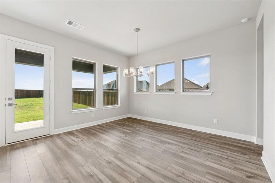 Spacious, unfurnished interior of a new home in Myrtle Creek, Waxahachie (Image 31).