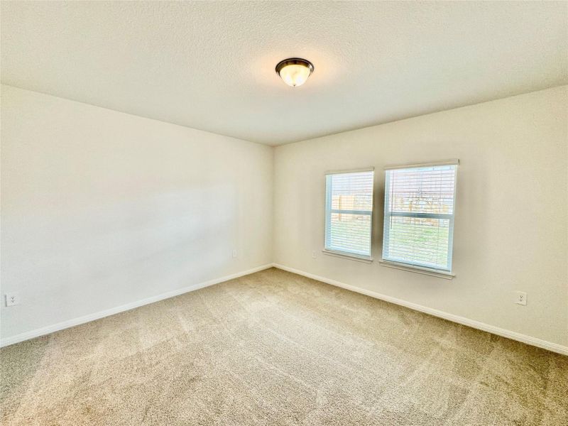 Spacious, unfurnished interior of a new home in Lexington Parke, Del Valle (Image 6).