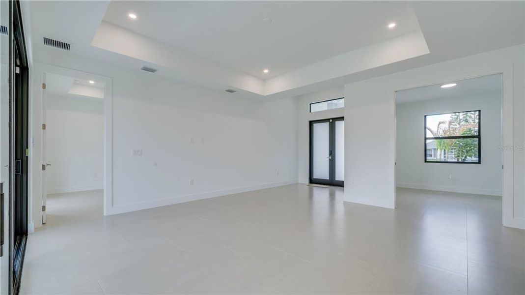 Spacious, unfurnished interior of a new home in , Lehigh Acres (Image 35).