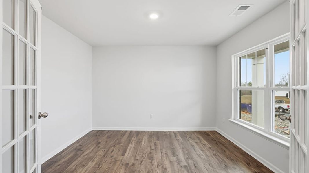Spacious, unfurnished interior of a new home in Cedar Gap, Fountain Inn (Image 15).