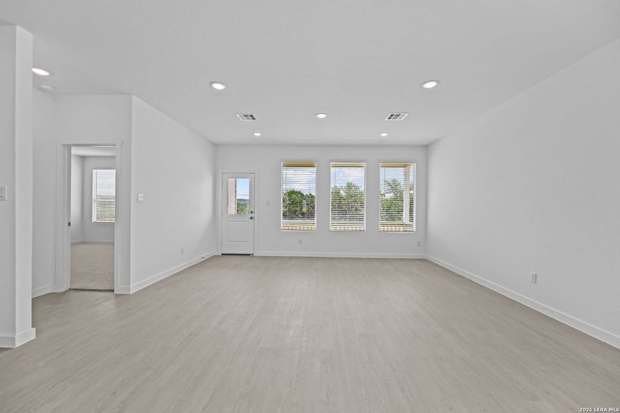 Spacious, unfurnished interior of a new home in Waterwheel, San Antonio (Image 19).
