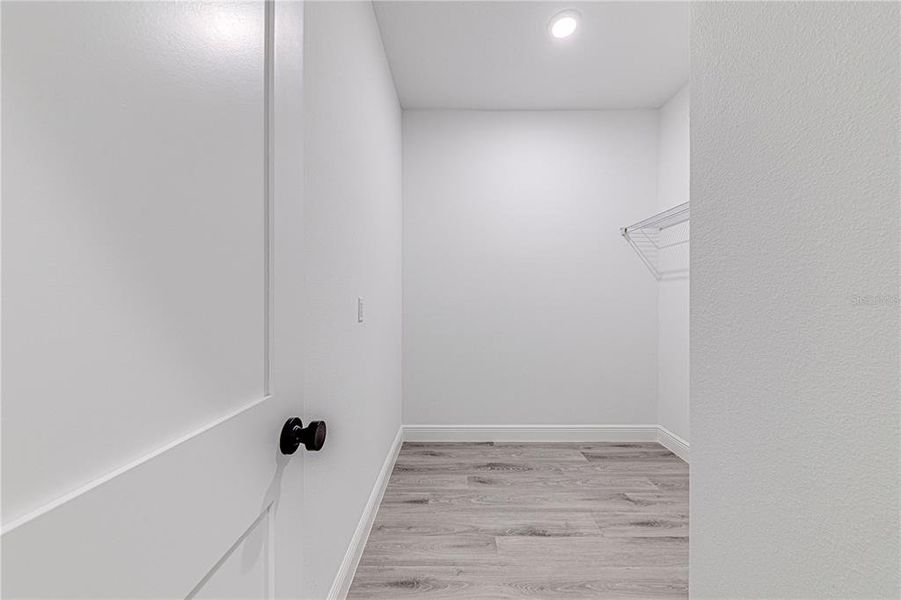 Spacious, unfurnished interior of a new home in , Citrus Springs (Image 40).