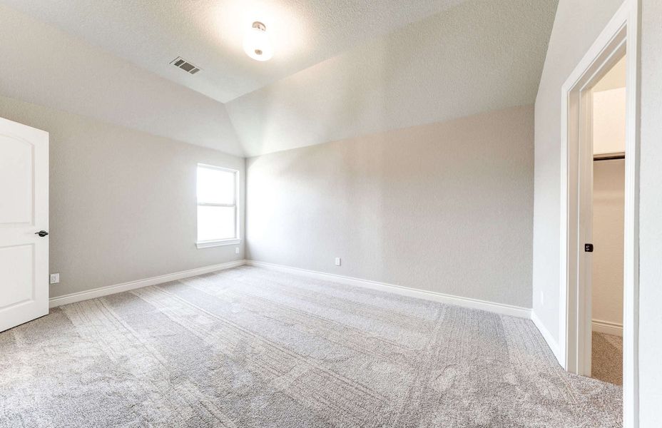 Representative unfurnished interior of a home built from the 4590 by Ravenna Homes in Artavia 70′, Conroe (Image 33).