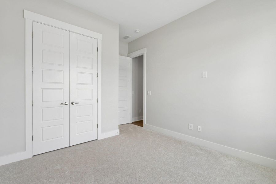 Spacious, unfurnished interior of a new home in Hidden Ponds Reserve, Awendaw (Image 23).