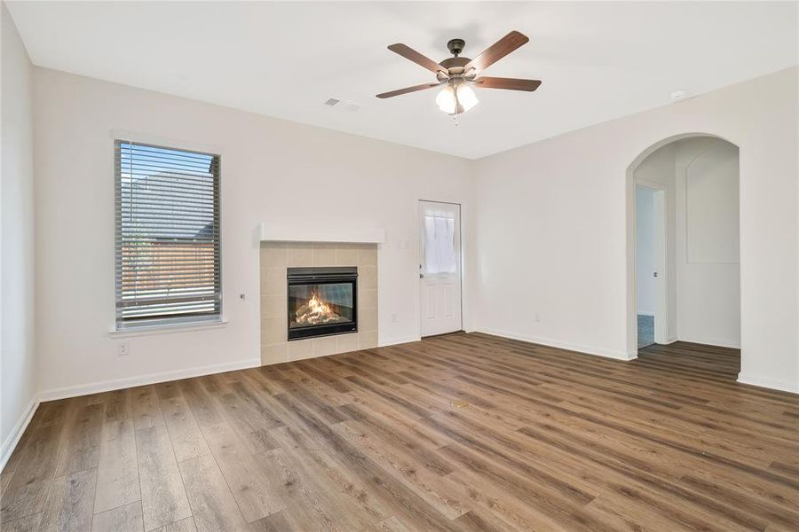 Spacious, unfurnished interior of a new home in La Terra, Celina (Image 21).