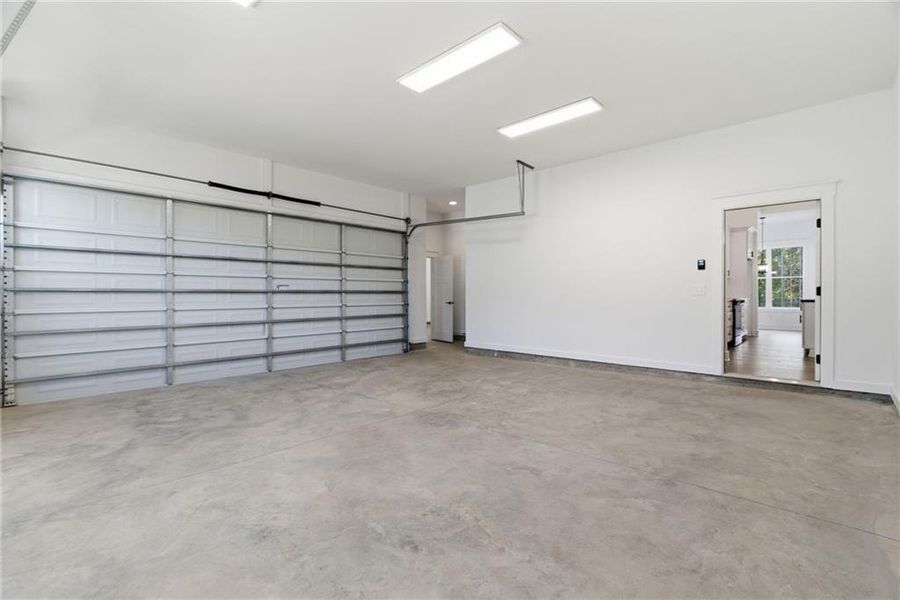 Spacious, unfurnished interior of a new home in , Jasper (Image 30).