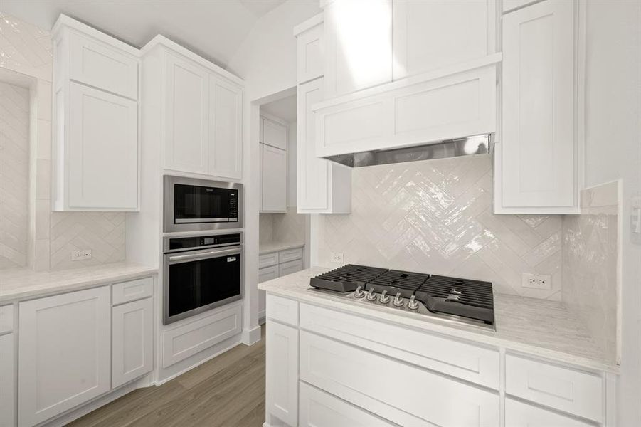 402 Crestview- Kitchen-4