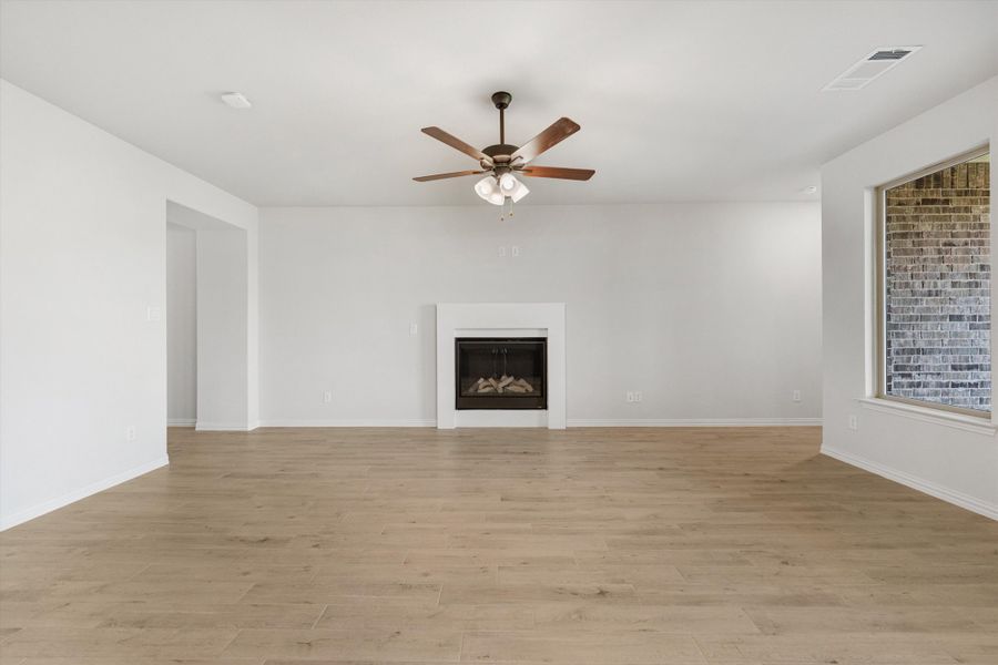 Spacious, unfurnished interior of a new home in Morningstar, Aledo (Image 23).