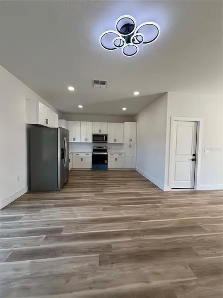 Spacious, unfurnished interior of a new home in , Ocala (Image 15).