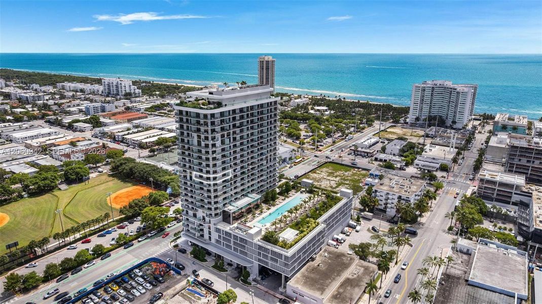 Condo located in Miami Beach, FL showcasing its design and architecture (Image 30).