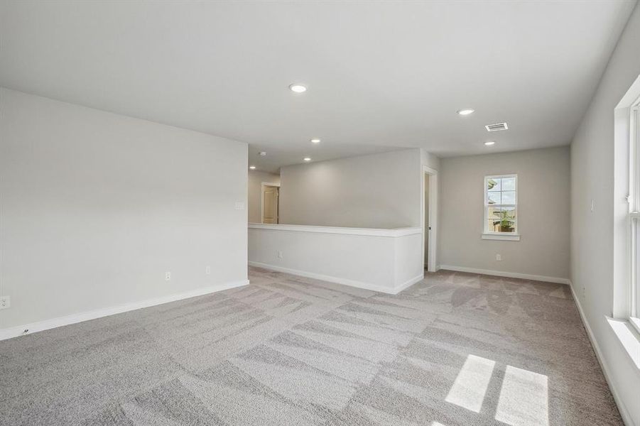 Spacious, unfurnished interior of a new home in Ambergrove, Royse City (Image 35).