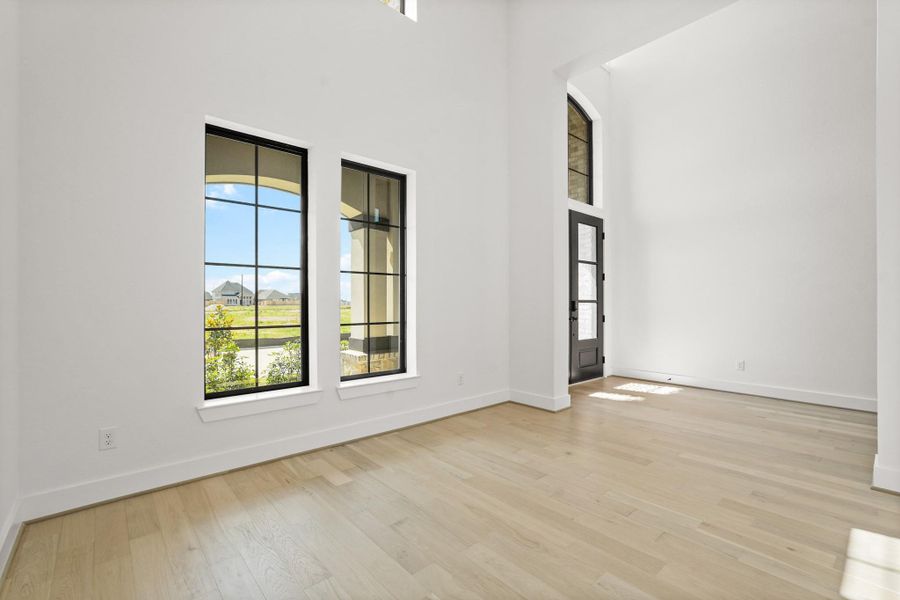 Spacious, unfurnished interior of a new home in Jubilee 45', 70', Hockley (Image 8).