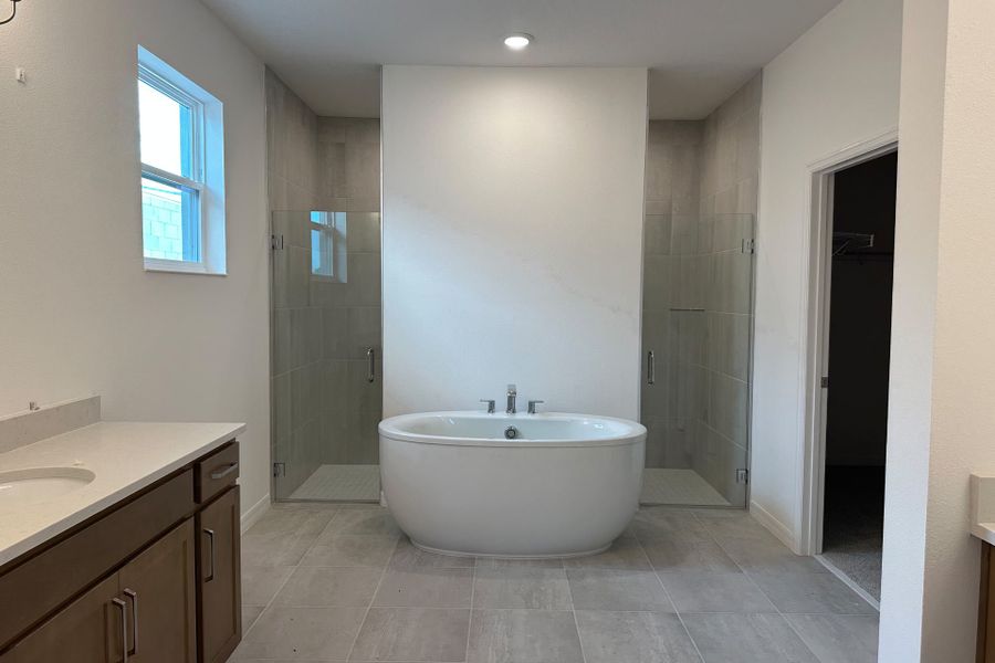 Luxurious Primary Bathroom in Central Florida Home