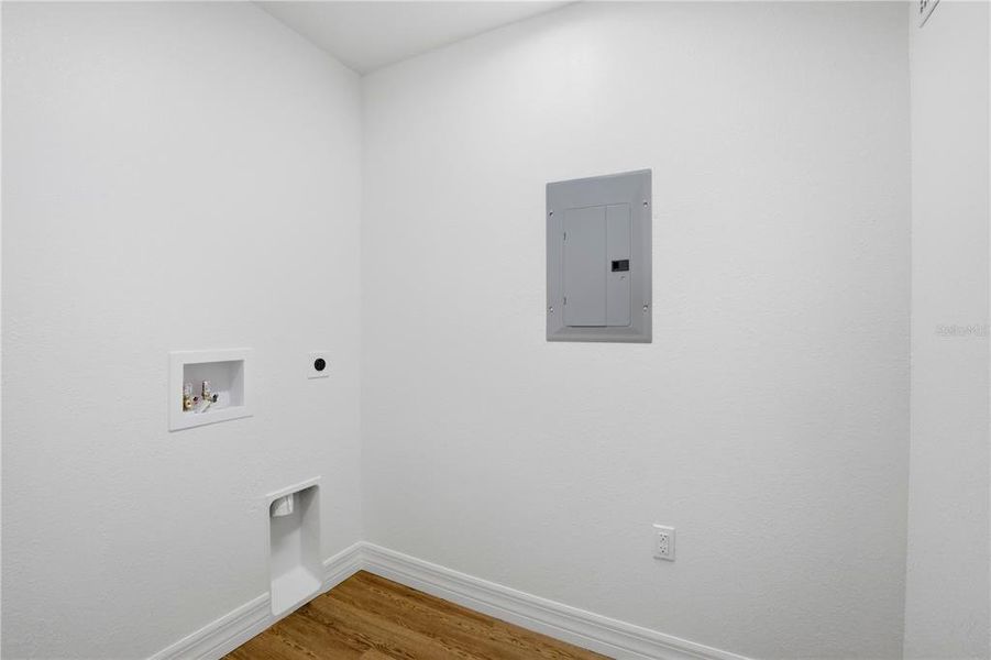Spacious, unfurnished interior of a new home in , Ocklawaha (Image 28).