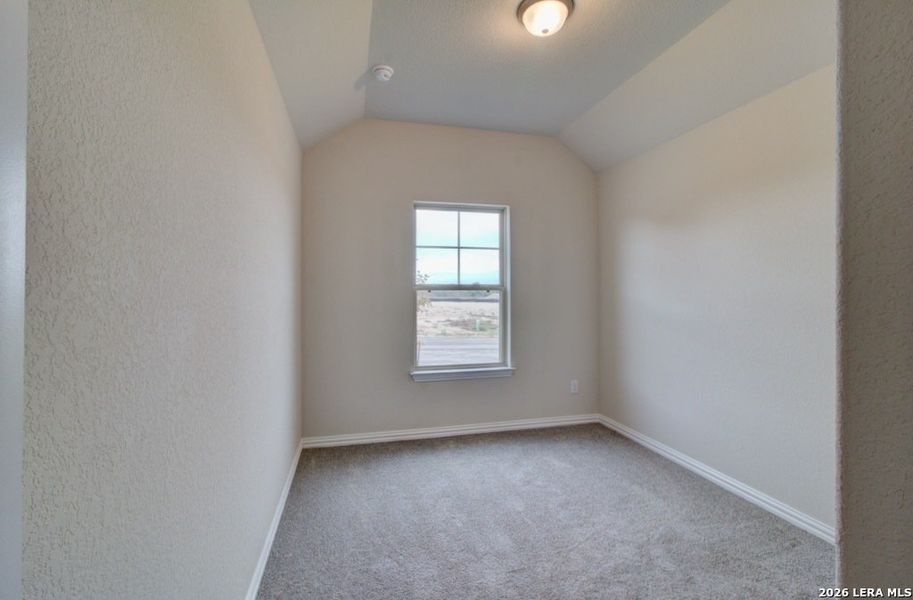 Spacious, unfurnished interior of a new home in Stream Waters, Seguin (Image 15).