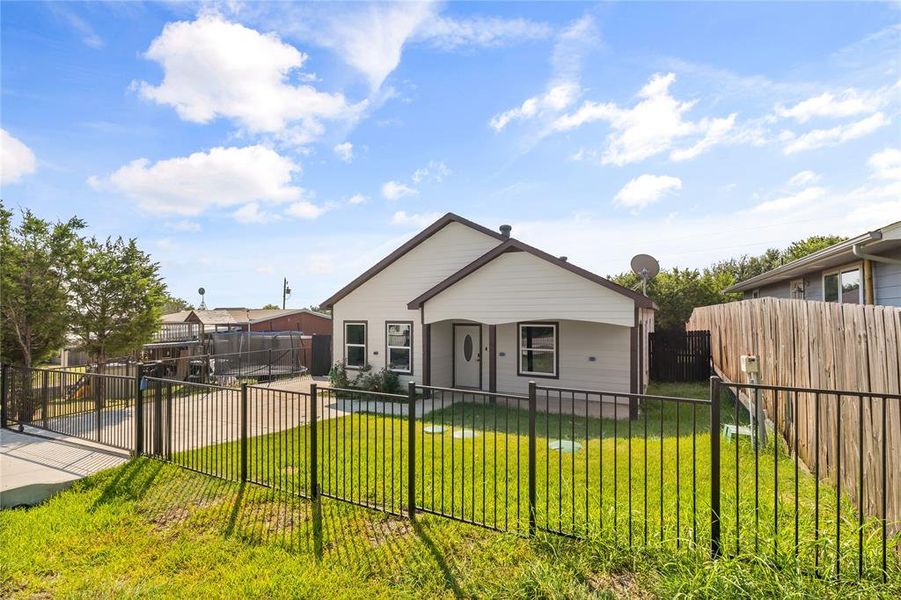 Front exterior of a new home in , Granbury, TX, highlighting curb appeal (Image 31). Front exterior of a new home in , Granbury, TX, highlighting curb appeal (Image 31).