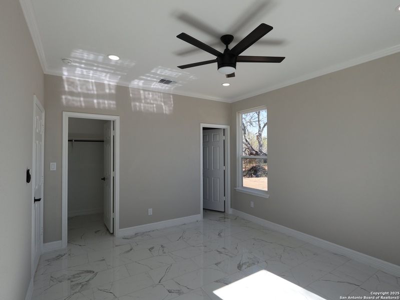 Spacious, unfurnished interior of a new home in , Von Ormy (Image 6).