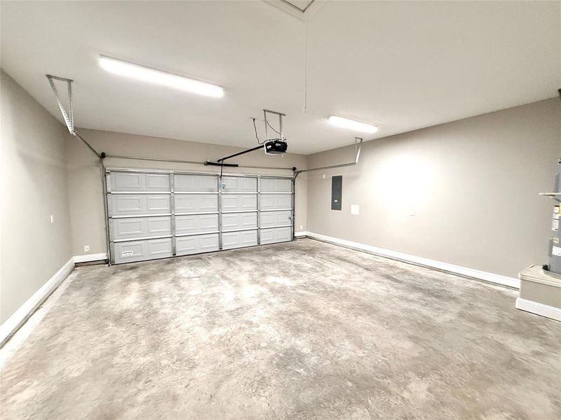 Spacious, unfurnished interior of a new home in , Lake Kiowa (Image 15).