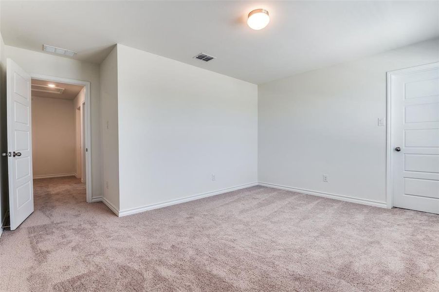 Spacious, unfurnished interior of a new home in Cottonwood Creek, Seagoville (Image 23).