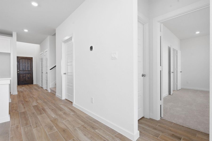 Spacious, unfurnished interior of a new home in , Rosharon (Image 38).
