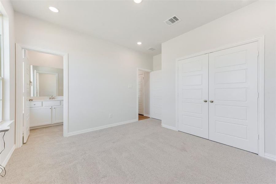 Spacious, unfurnished interior of a new home in Valencia On The Lake, Little Elm (Image 25).