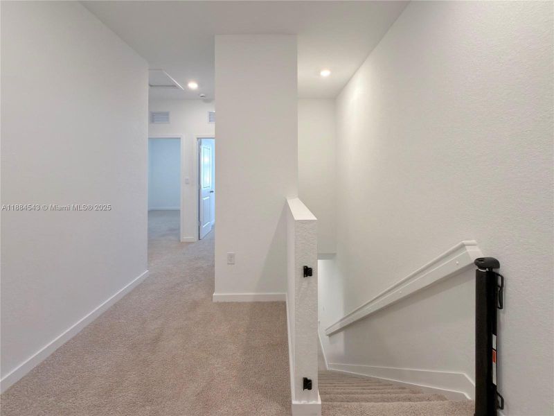 Spacious, unfurnished interior of a new home in , Pompano Beach (Image 24).
