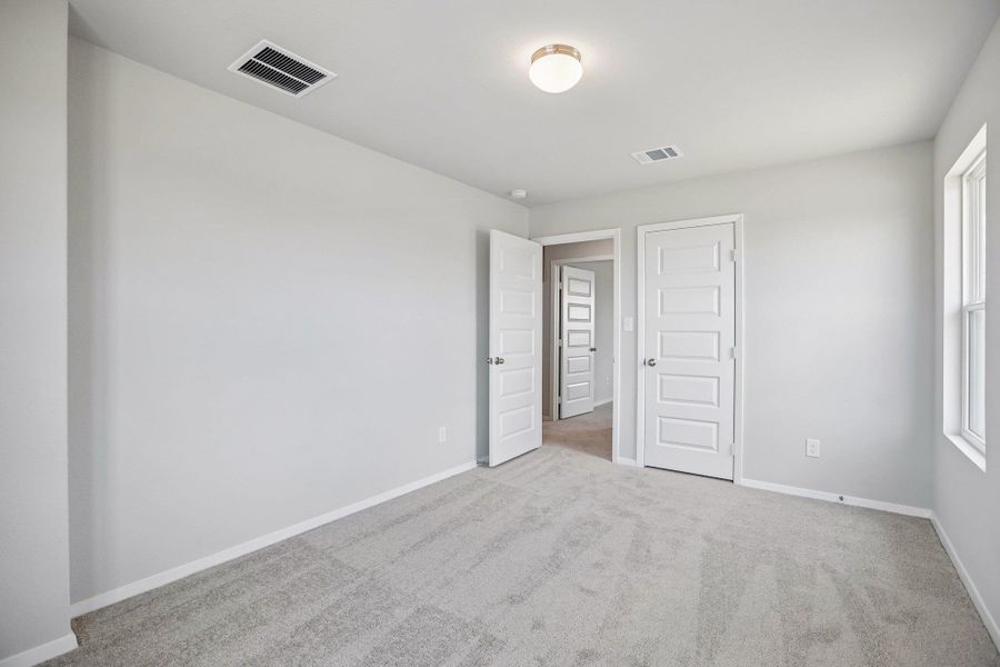 Spacious, unfurnished interior of a new home in Harvest Ridge, Elgin (Image 26).