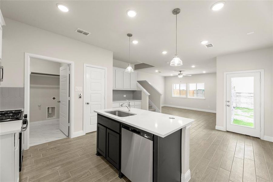 05_1064 Happy Holly 05_1064 Happy Holly