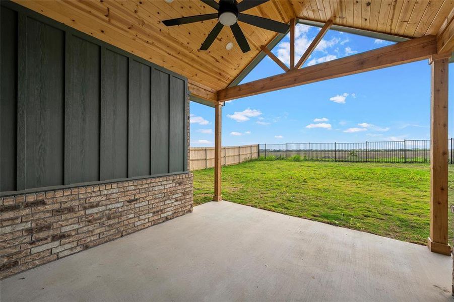 Exterior details and patio area of a home in , Hewitt (Image 24).