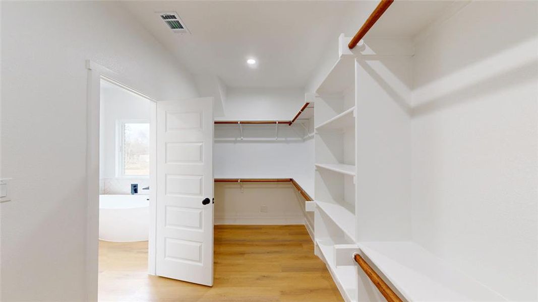 Spacious, unfurnished interior of a new home in , Greenville (Image 15).