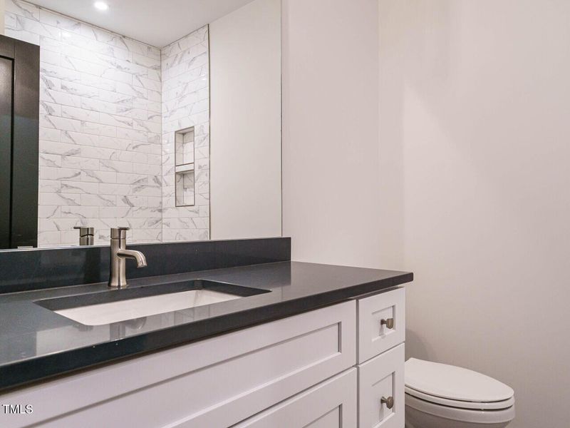 007-1280x960-bathroom