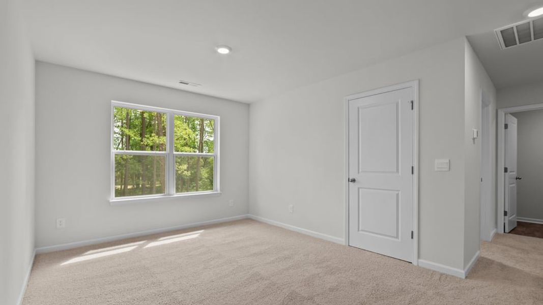 Spacious, unfurnished interior of a new home in Blair Ridge, La Grange (Image 35).