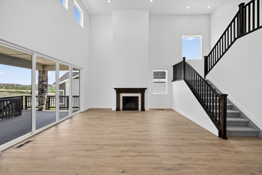 Spacious, unfurnished interior of a new home in Macanta, Castle Rock (Image 11). Spacious, unfurnished interior of a new home in Macanta, Castle Rock (Image 11).