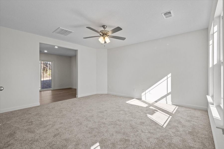 Representative unfurnished interior of a home built from the Roebuck by Enchanted Homes in Las Palomas Country Club Estates, La Vernia (Image 18).
