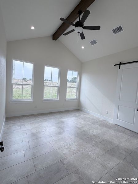 Spacious, unfurnished interior of a new home in , Floresville (Image 13).
