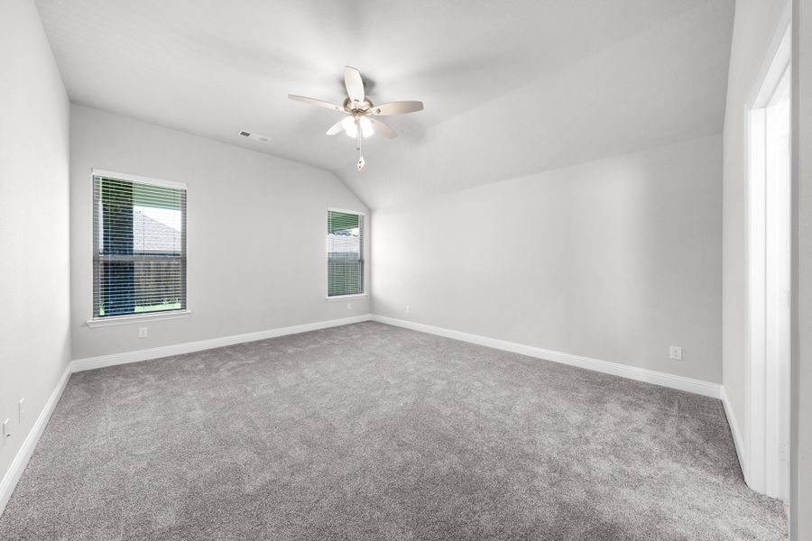 Spacious, unfurnished interior of a new home in Summerwood, Red Oak (Image 26).