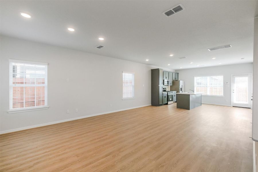 Spacious, unfurnished interior of a new home in , Houston (Image 15).