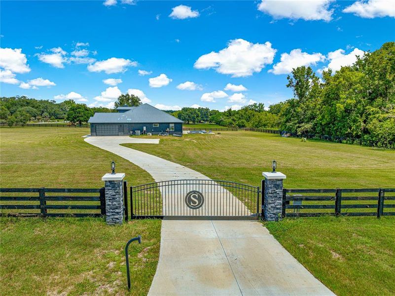 Front exterior of a new home in , Ocala, FL, highlighting curb appeal (Image 25). Front exterior of a new home in , Ocala, FL, highlighting curb appeal (Image 25).
