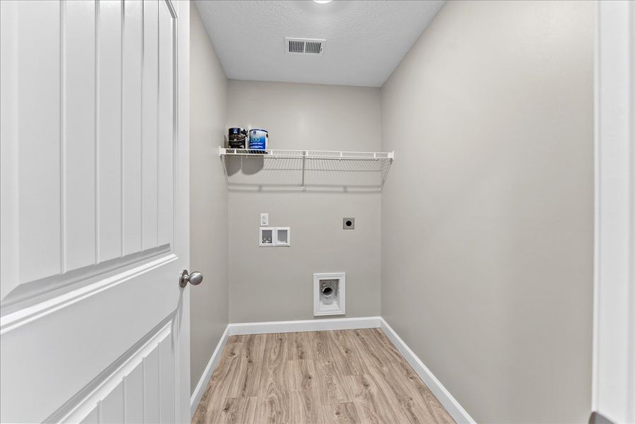 Representative unfurnished interior of a home built from the Sumter by Enchanted Homes in Lonesome Dove, San Antonio (Image 30).