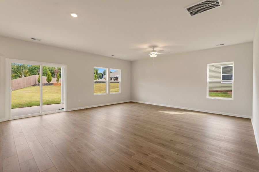 Spacious, unfurnished interior of a new home in Mayfair Village, Spartanburg (Image 16).